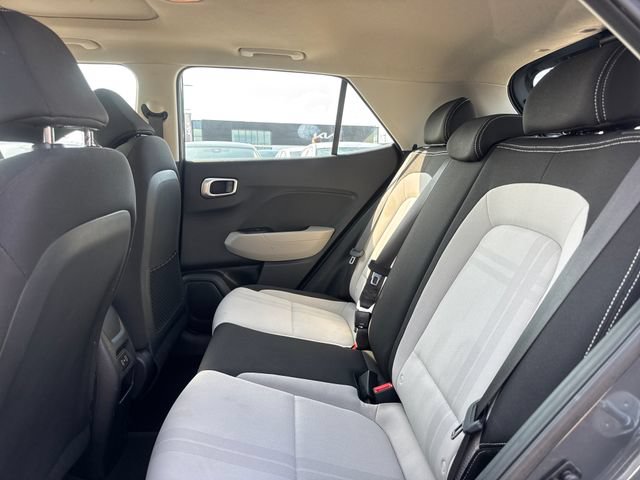 Used 2024 Hyundai Venue SEL FWD image 9