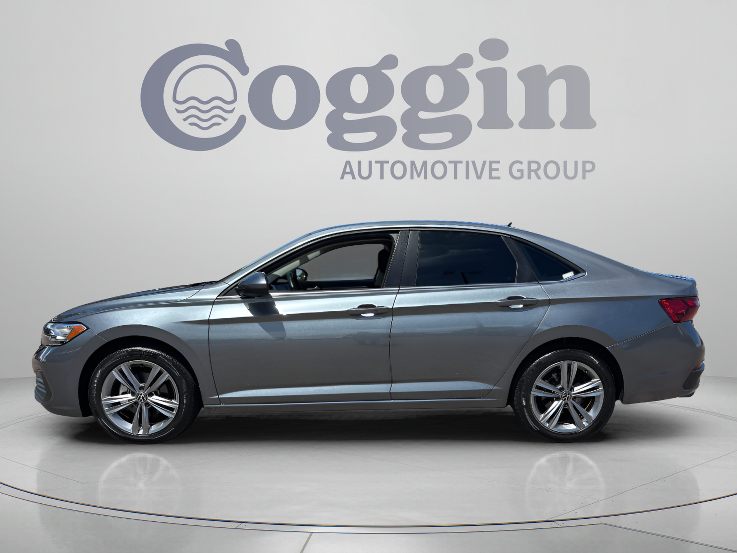 Used 2024 Volkswagen Jetta SE FWD image 2