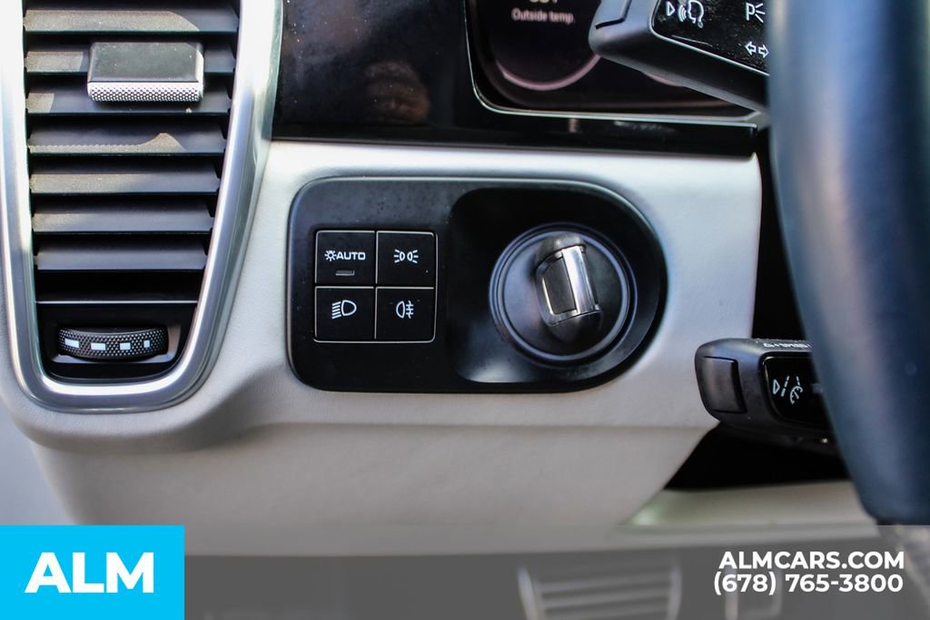 Used 2023 Porsche Cayenne Turbo image 30