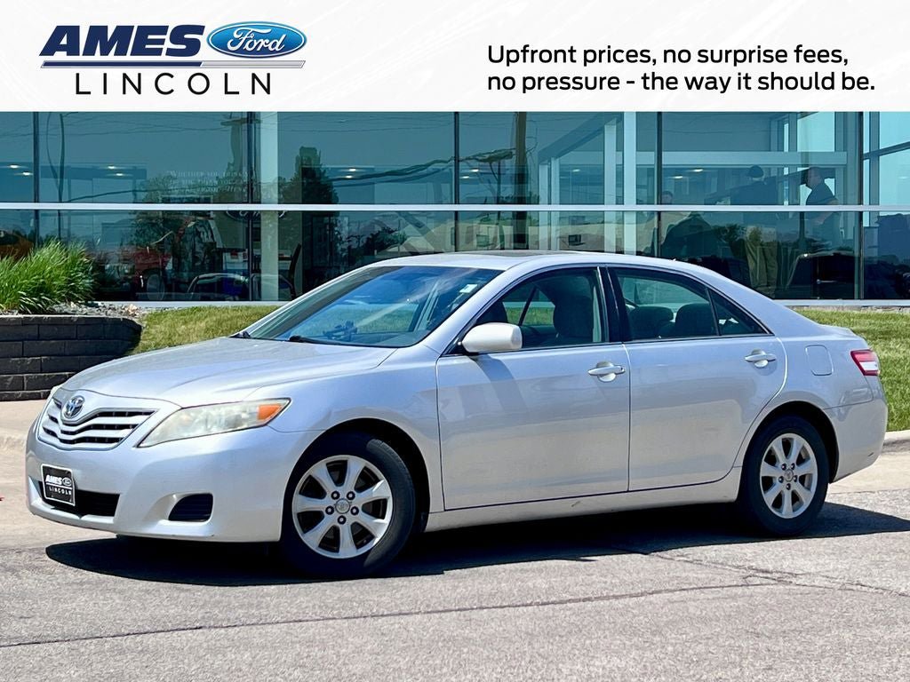 Used 2010 Toyota Camry LE FWD image 1