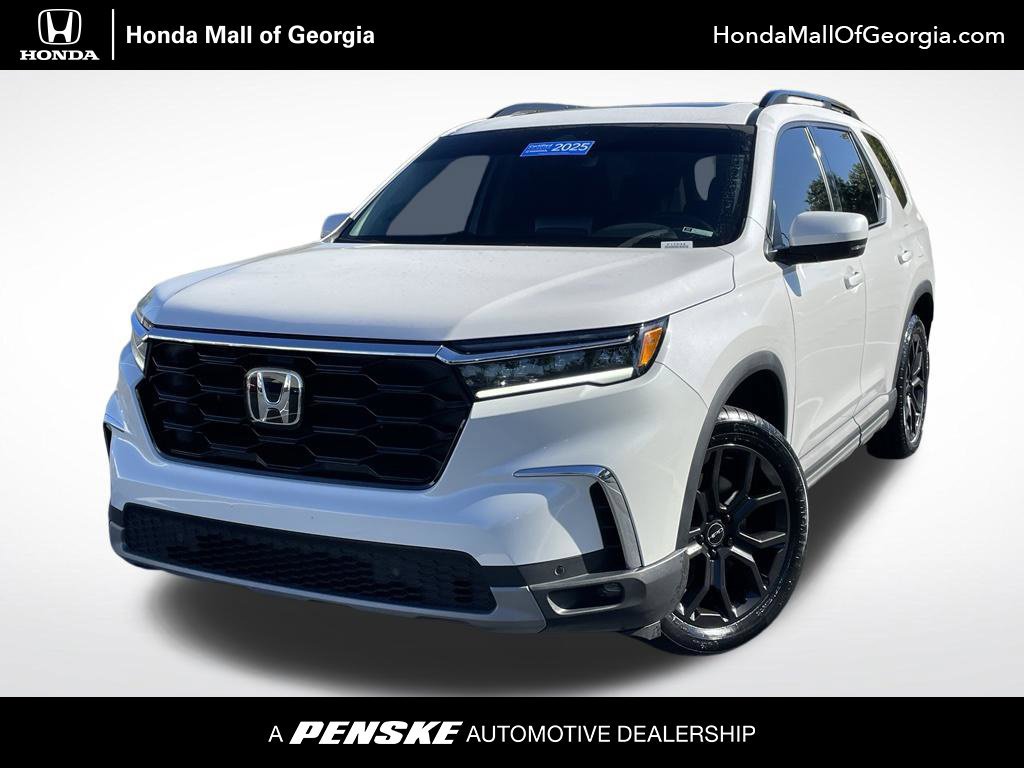 Certified 2025 Honda Pilot Touring image 1