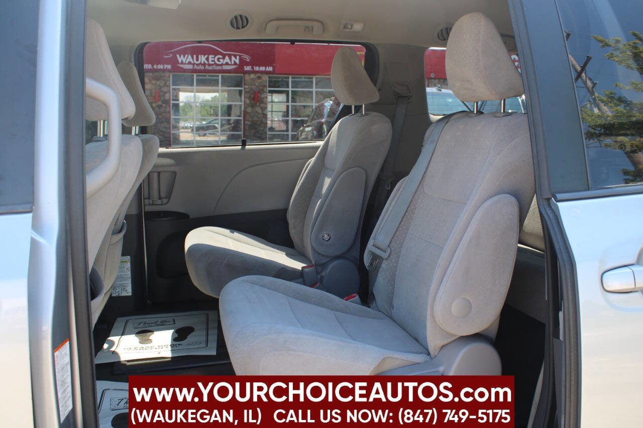 Used 2017 Toyota Sienna LE image 18