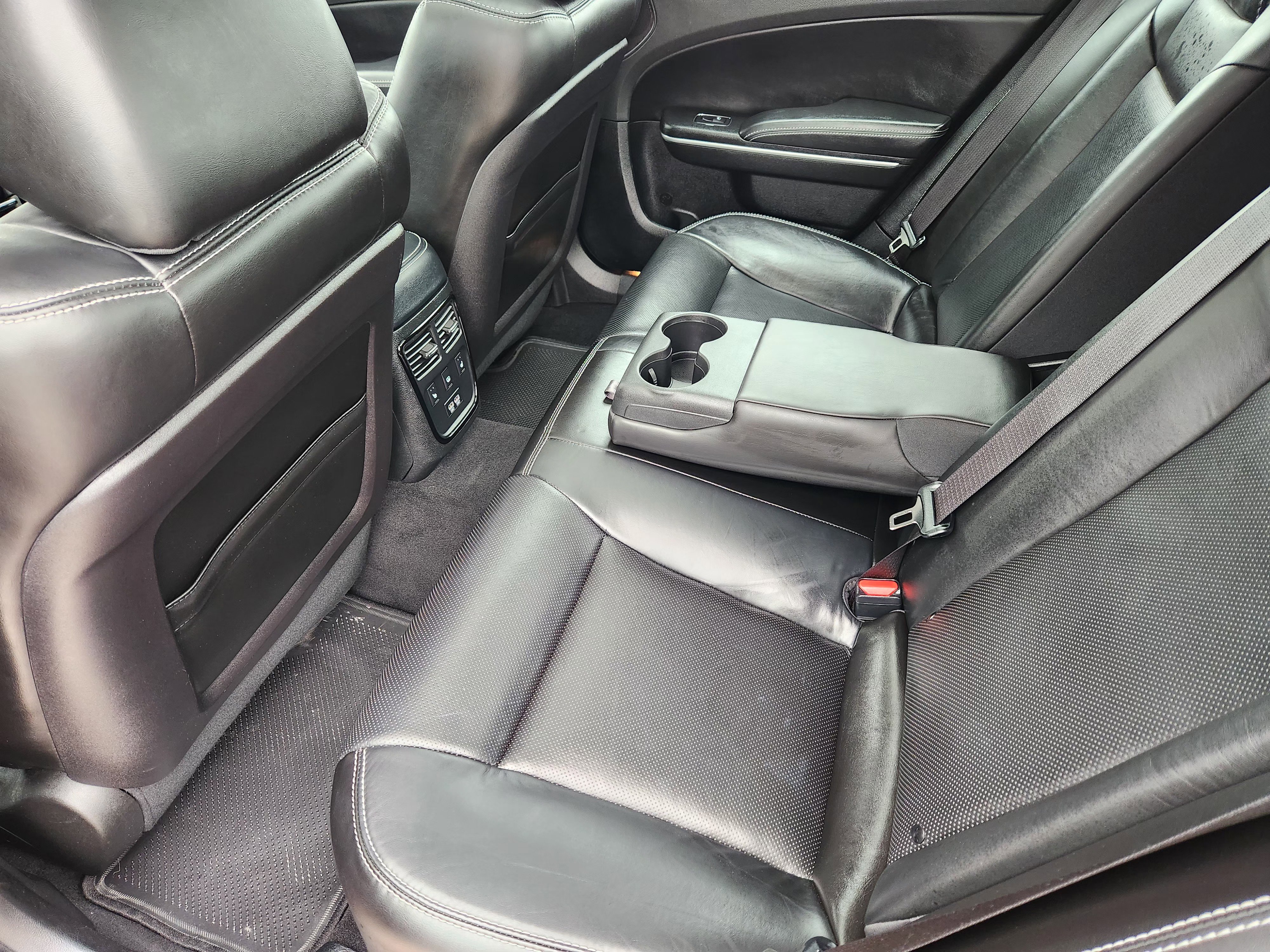Used 2023 Chrysler 300 S w/ Comfort Group RWD image 30