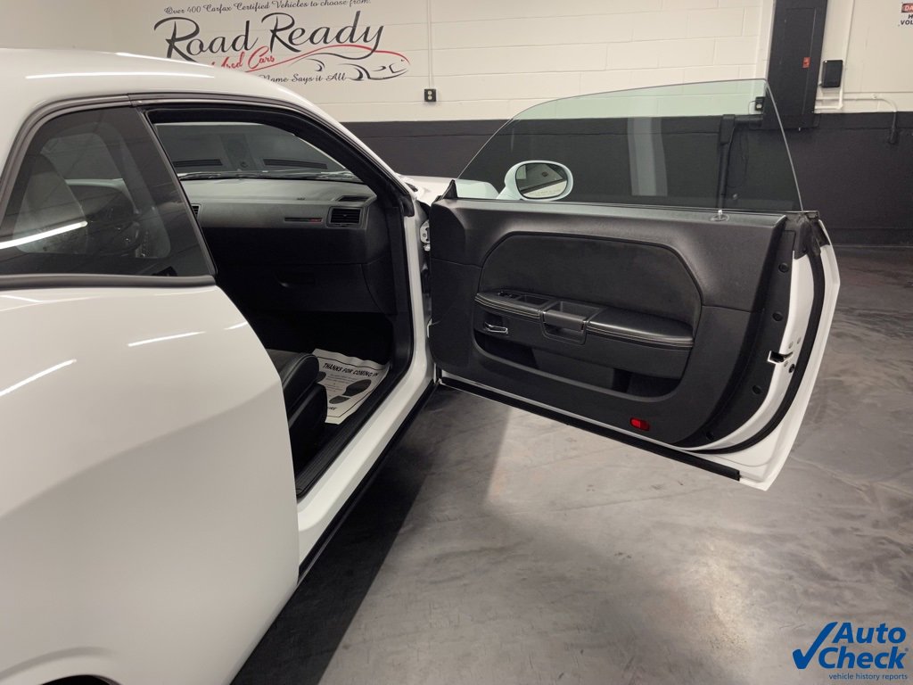 Used 2014 Dodge Challenger SRT8 image 29