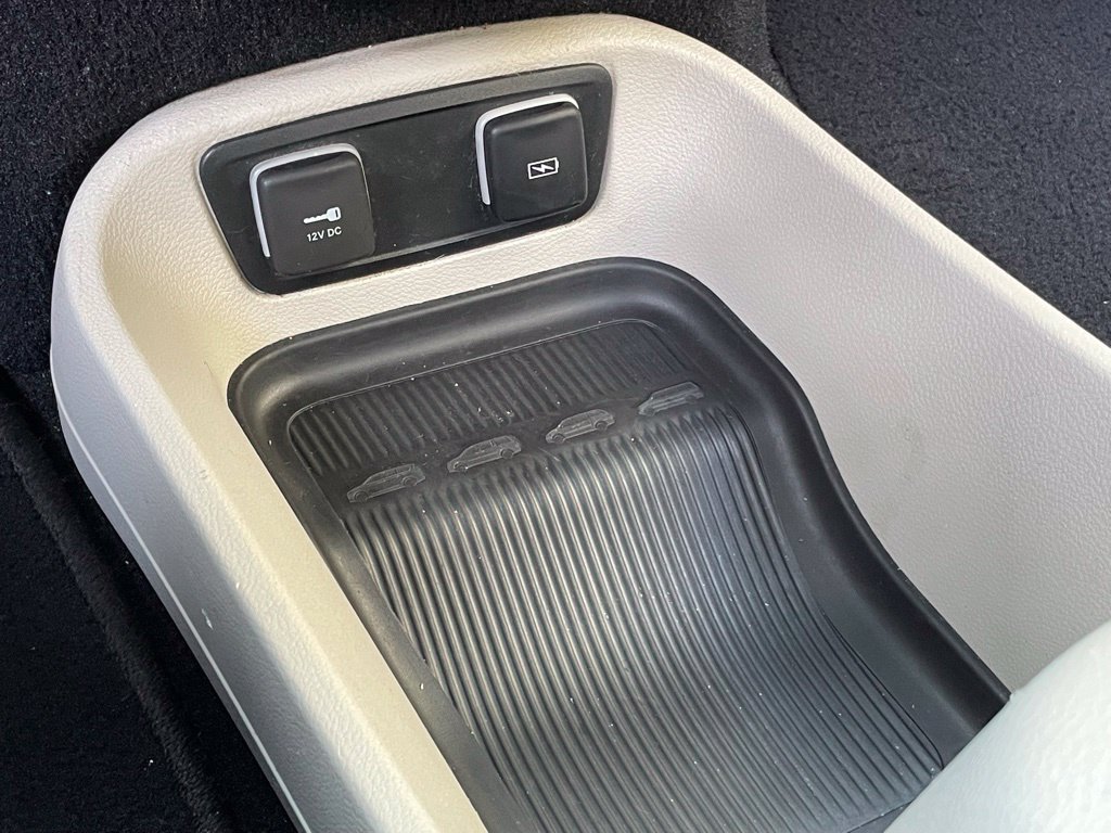 Used 2021 Chrysler Pacifica Touring-L FWD image 21