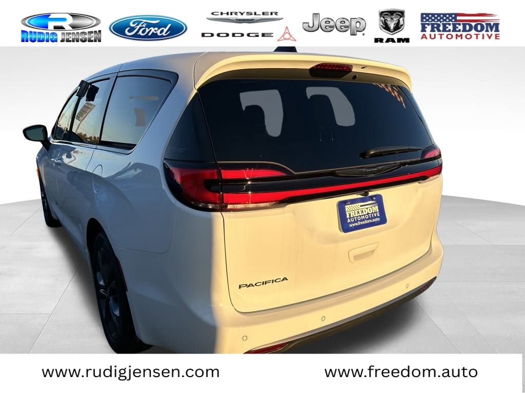 New 2026 Chrysler Pacifica Select image 9