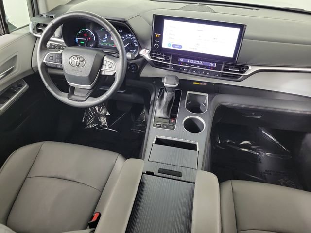 Used 2025 Toyota Sienna XLE FWD image 15