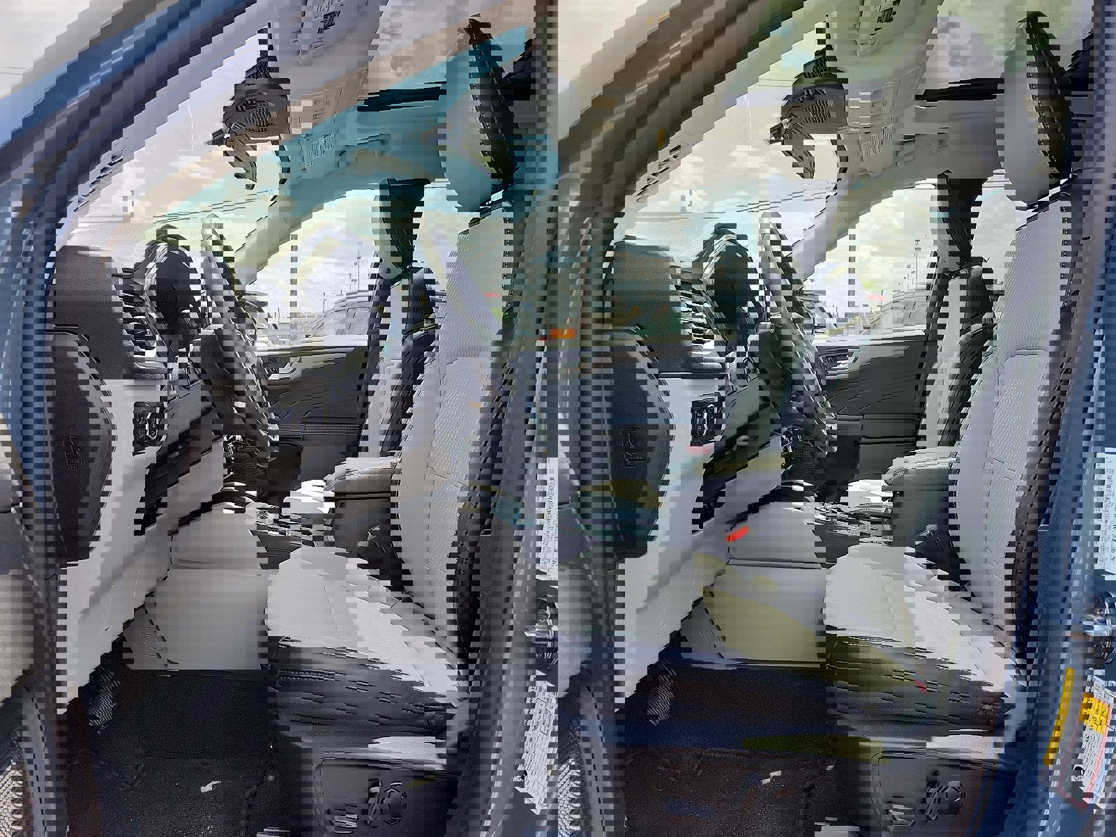 Certified 2025 Ford Escape SE image 14