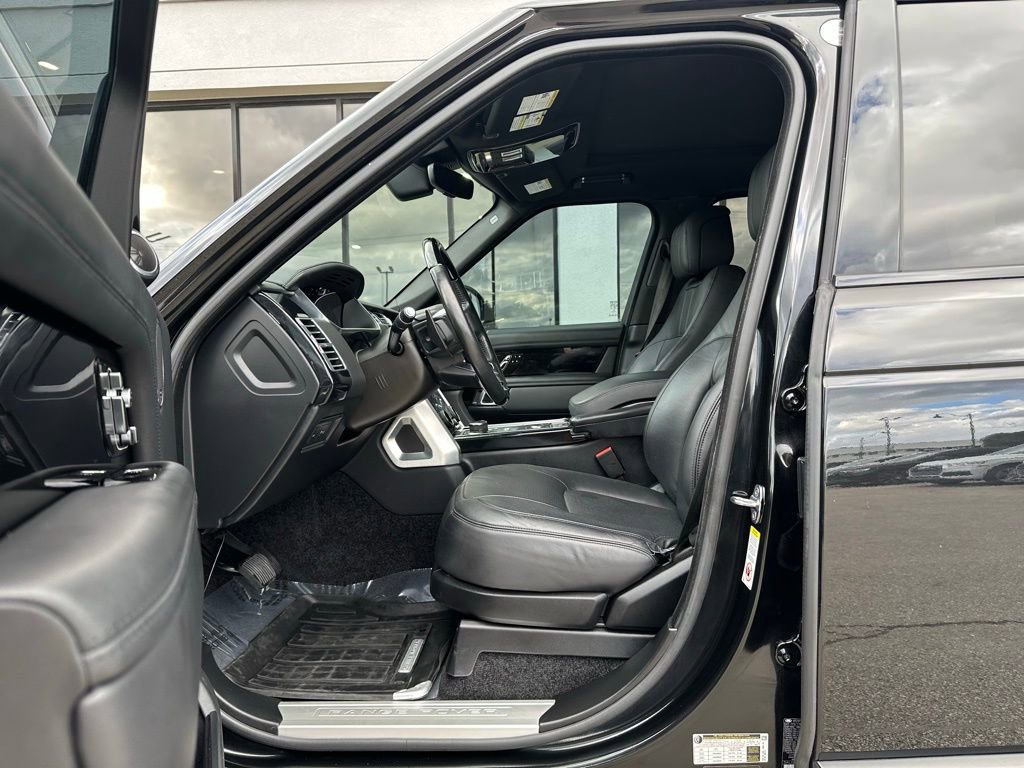 Used 2019 Land Rover Range Rover HSE image 18