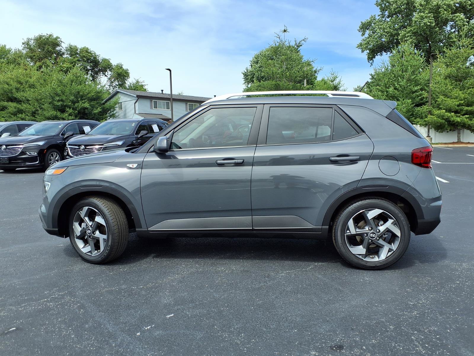 Used 2026 Hyundai Venue SEL FWD image 28