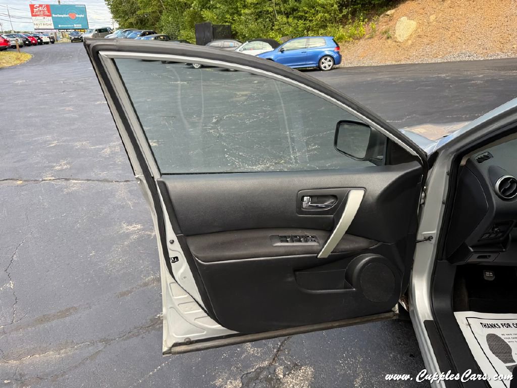 Used 2011 Nissan Rogue SV image 6