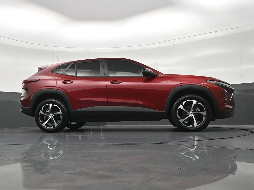 Used 2025 Chevrolet Trax RS FWD image 28