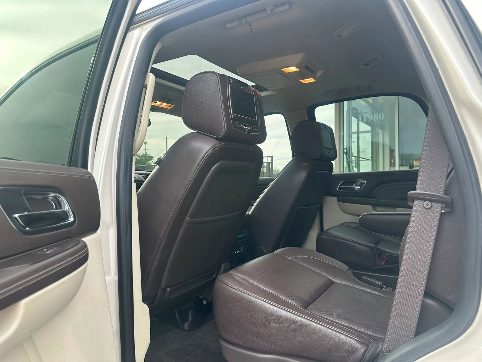 Used 2013 Cadillac Escalade Platinum AWD/4WD image 11