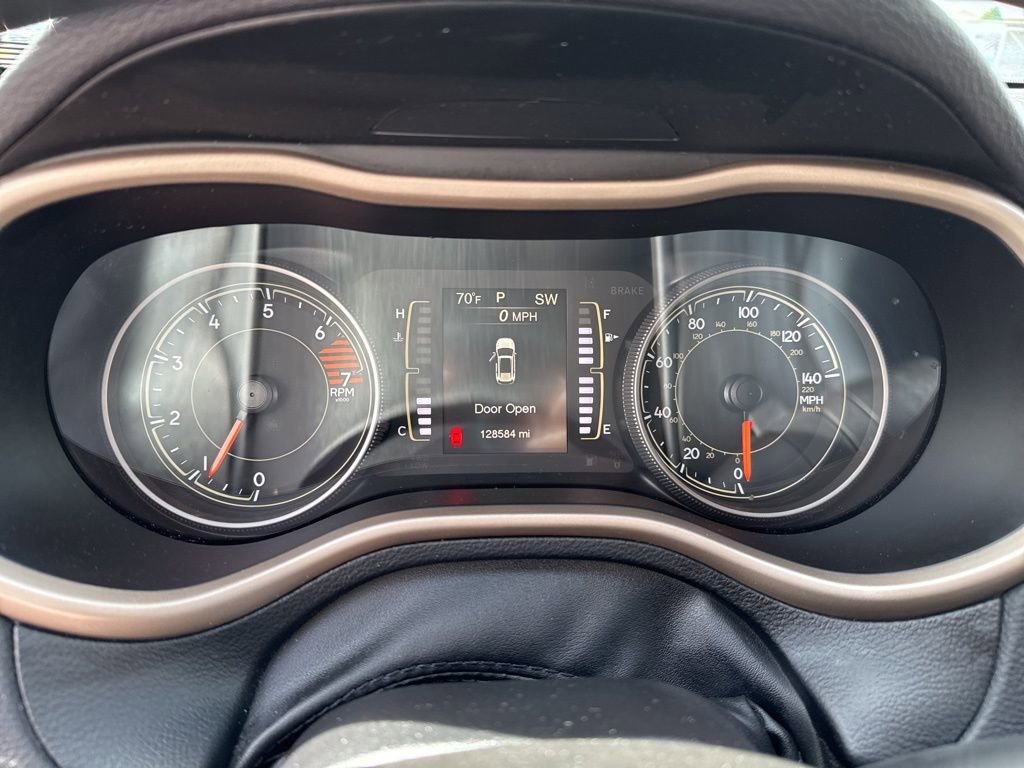 Used 2017 Jeep Cherokee Latitude w/ Cold Weather Group FWD image 13
