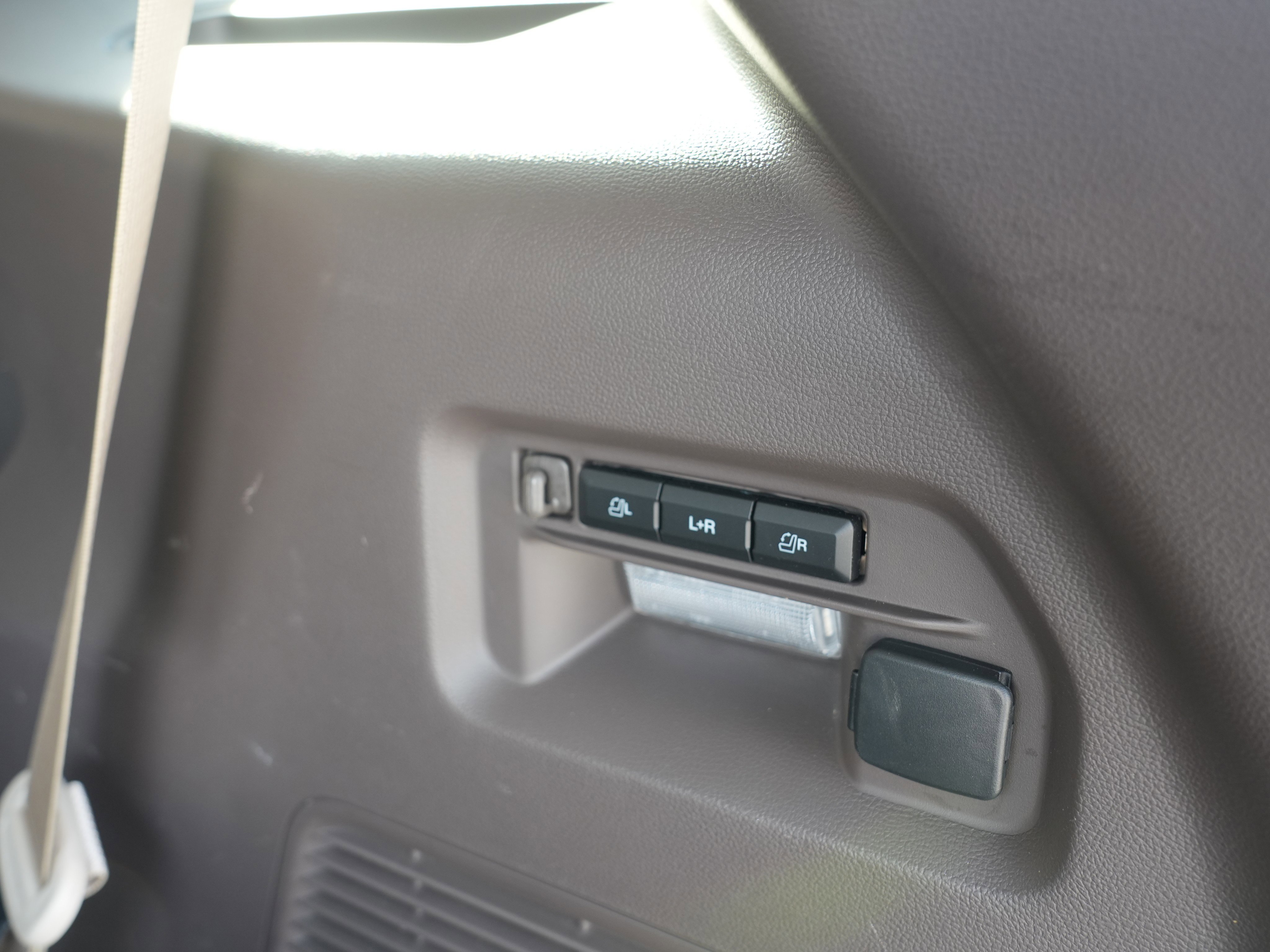 Used 2023 Ford Explorer Platinum w/ Class IV Trailer Tow Package image 31