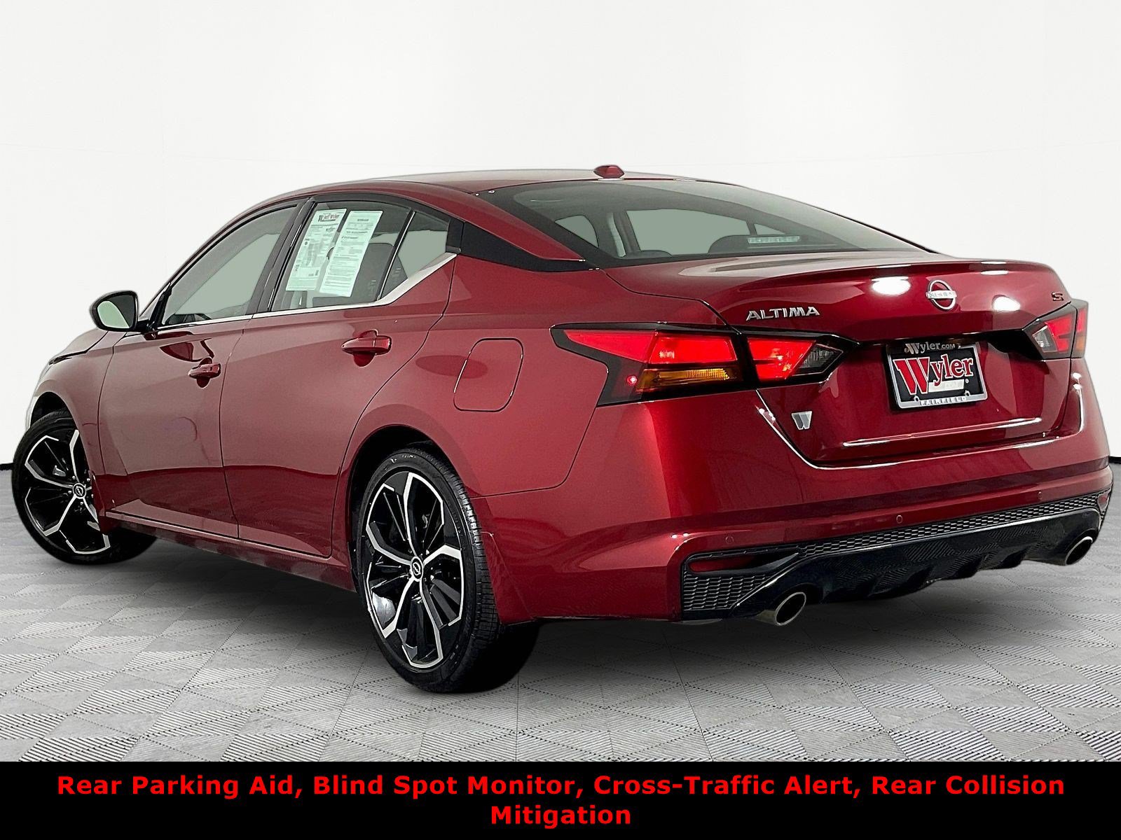 Certified 2025 Nissan Altima 2.5 SR w/ SR Premium Package FWD image 4