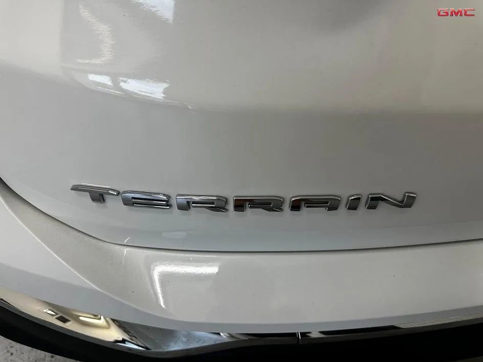 Used 2024 GMC Terrain SLT image 31