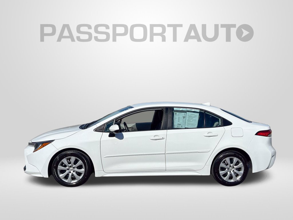 Used 2025 Toyota Corolla LE FWD image 2