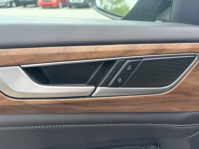 Used 2025 Volkswagen Atlas SE FWD image 23