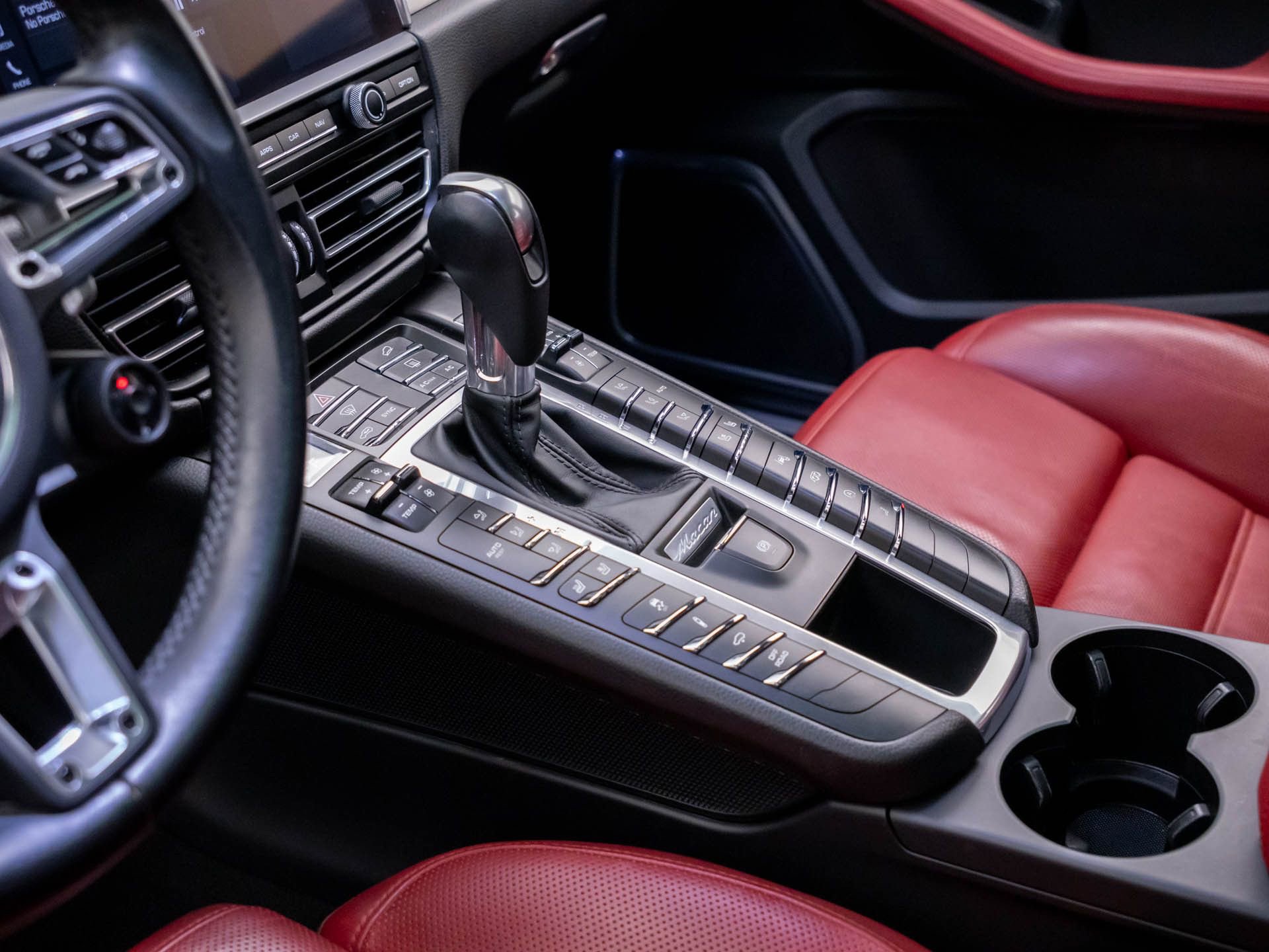 Certified 2021 Porsche Macan Turbo image 13