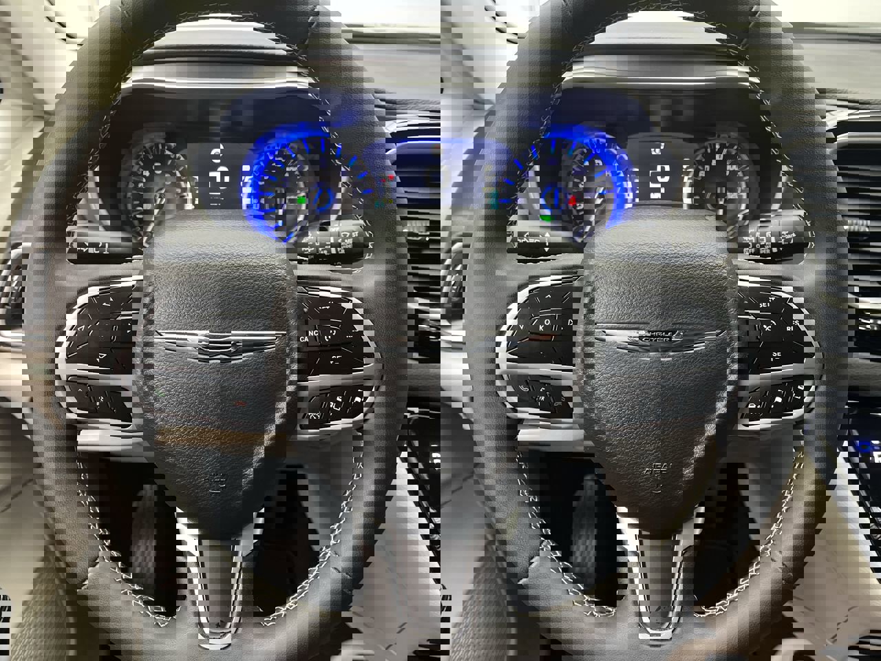 Used 2024 Chrysler Pacifica Touring-L image 14