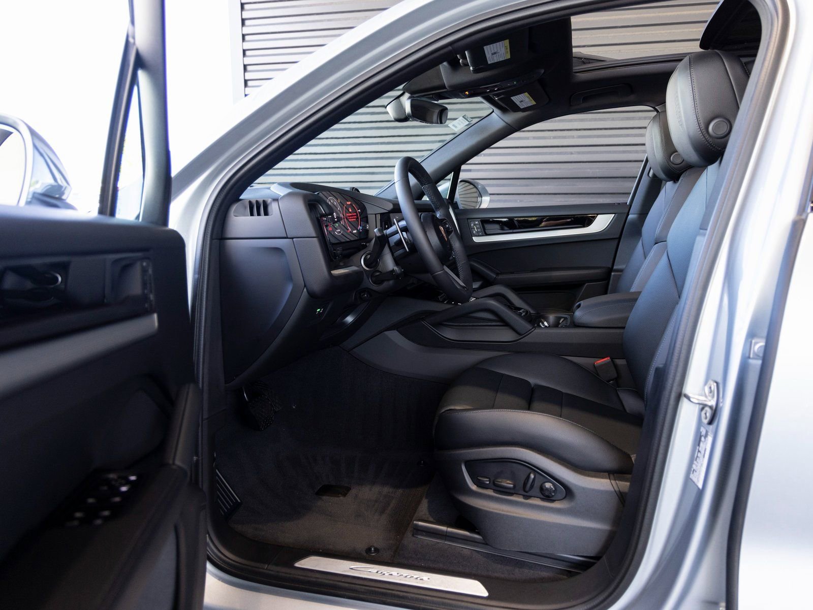 Certified 2025 Porsche Cayenne E-Hybrid image 24