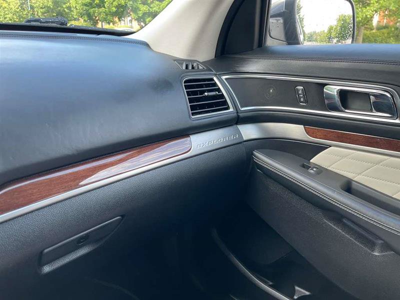 Used 2017 Ford Explorer Platinum AWD/4WD image 90