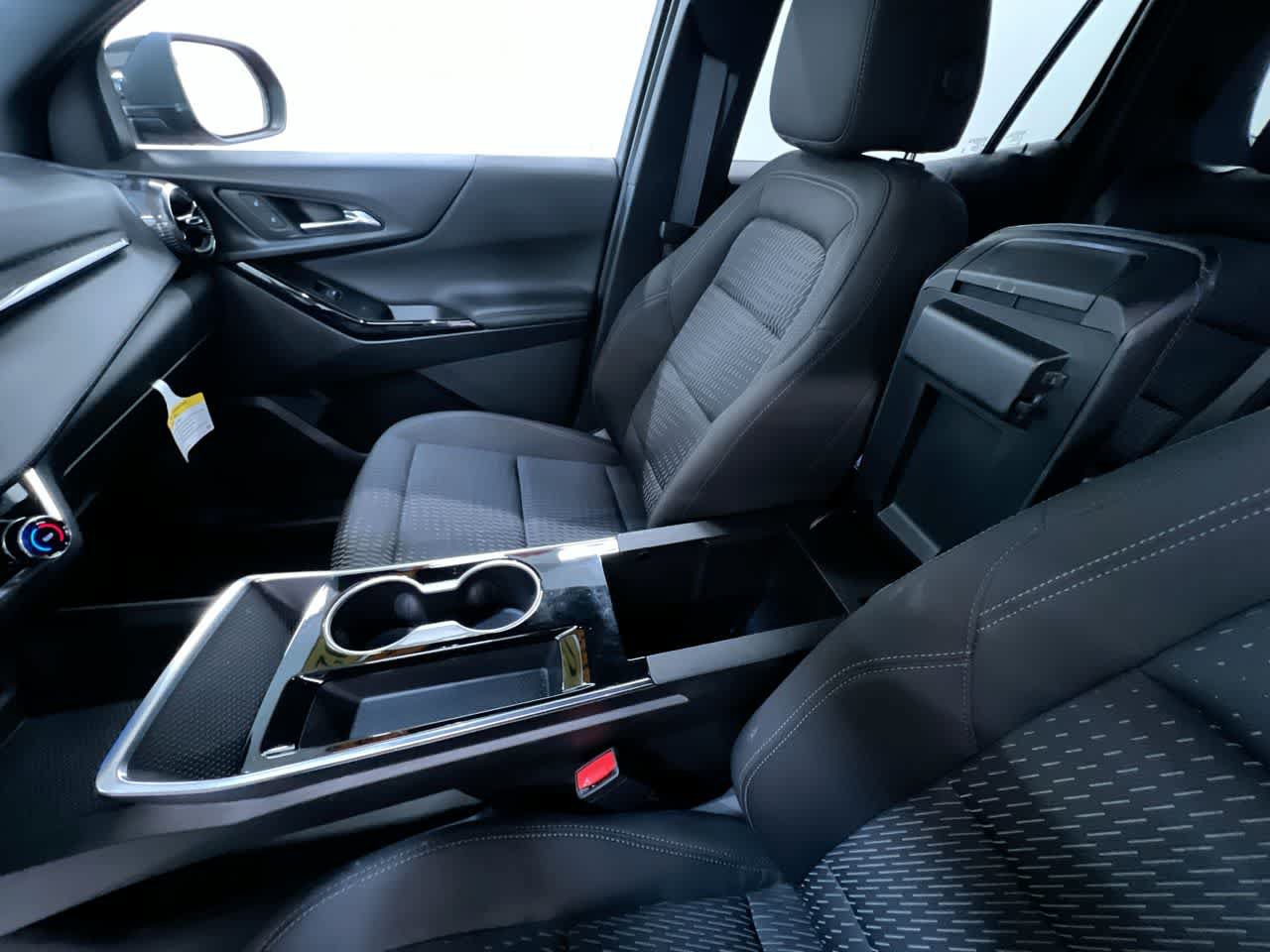 Used 2025 Chevrolet Equinox LT w/ Safety and Technology Package FWD image 30