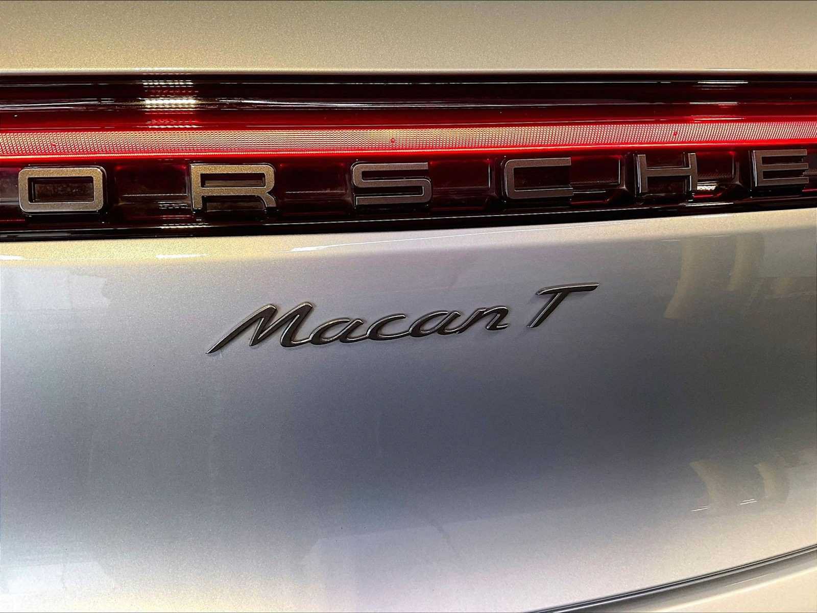 Certified 2023 Porsche Macan AWD/4WD image 35