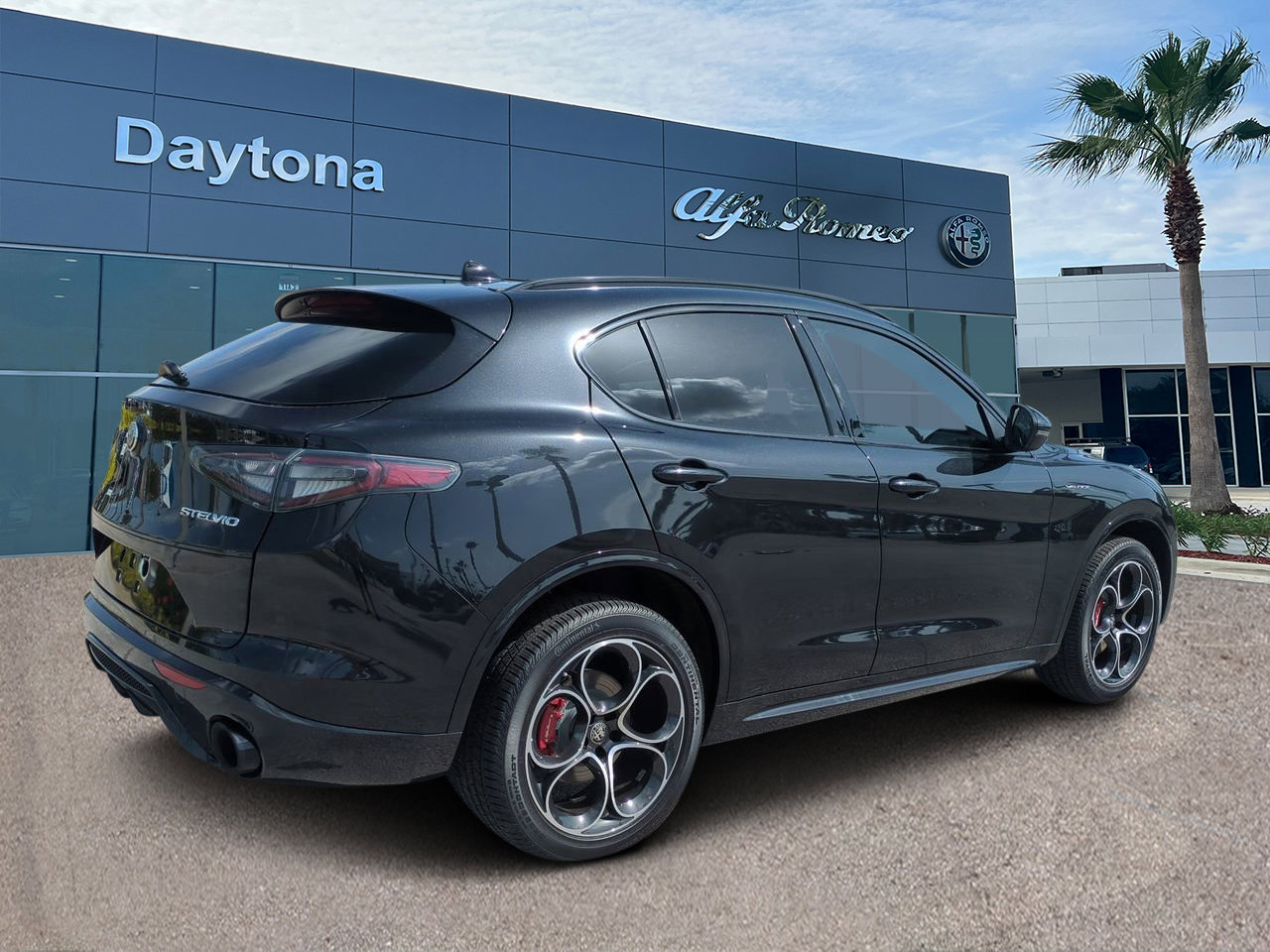 New 2025 Alfa Romeo Stelvio Sprint w/ Veloce Package image 3