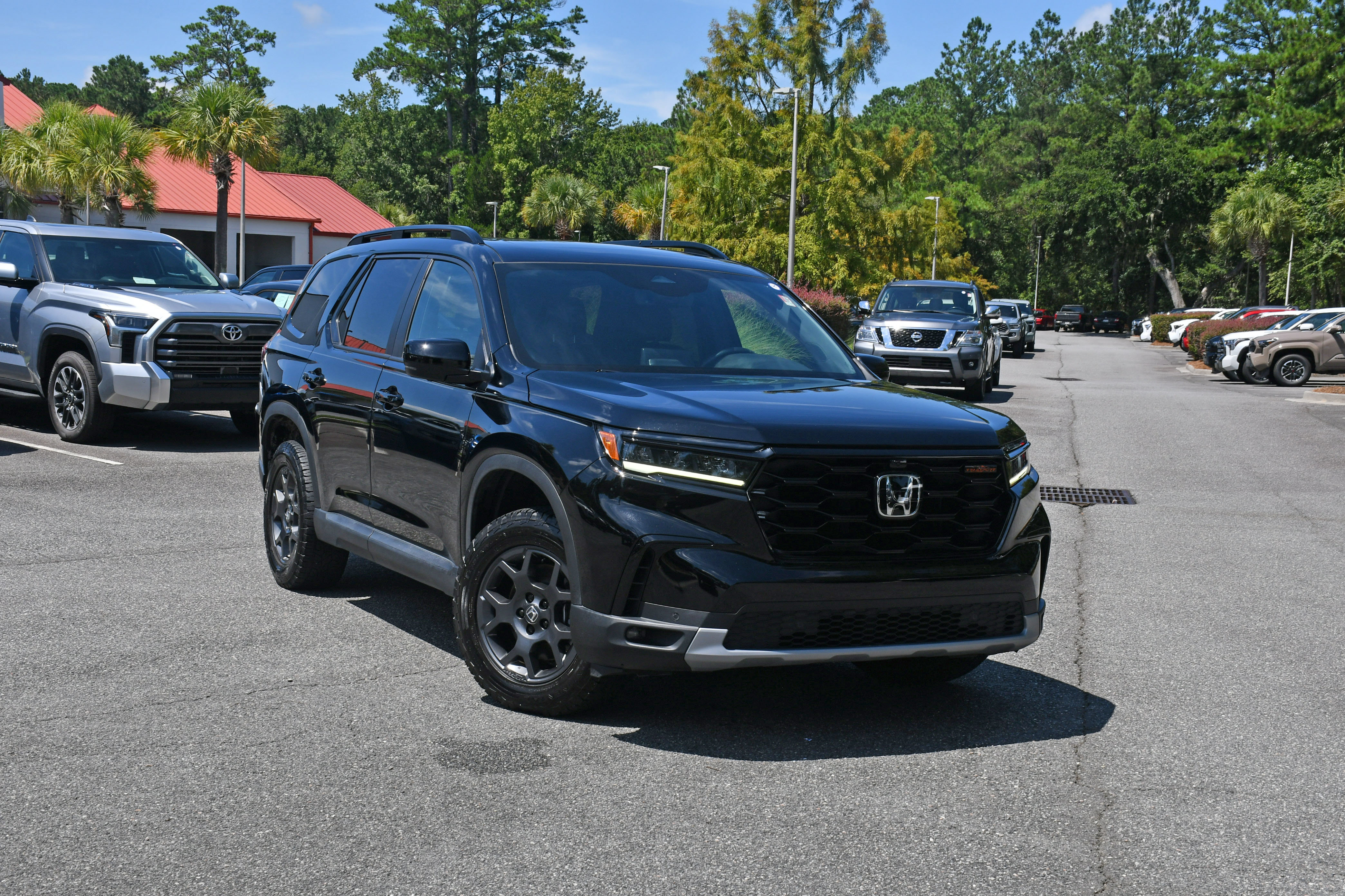 Used 2025 Honda Pilot TrailSport image 6