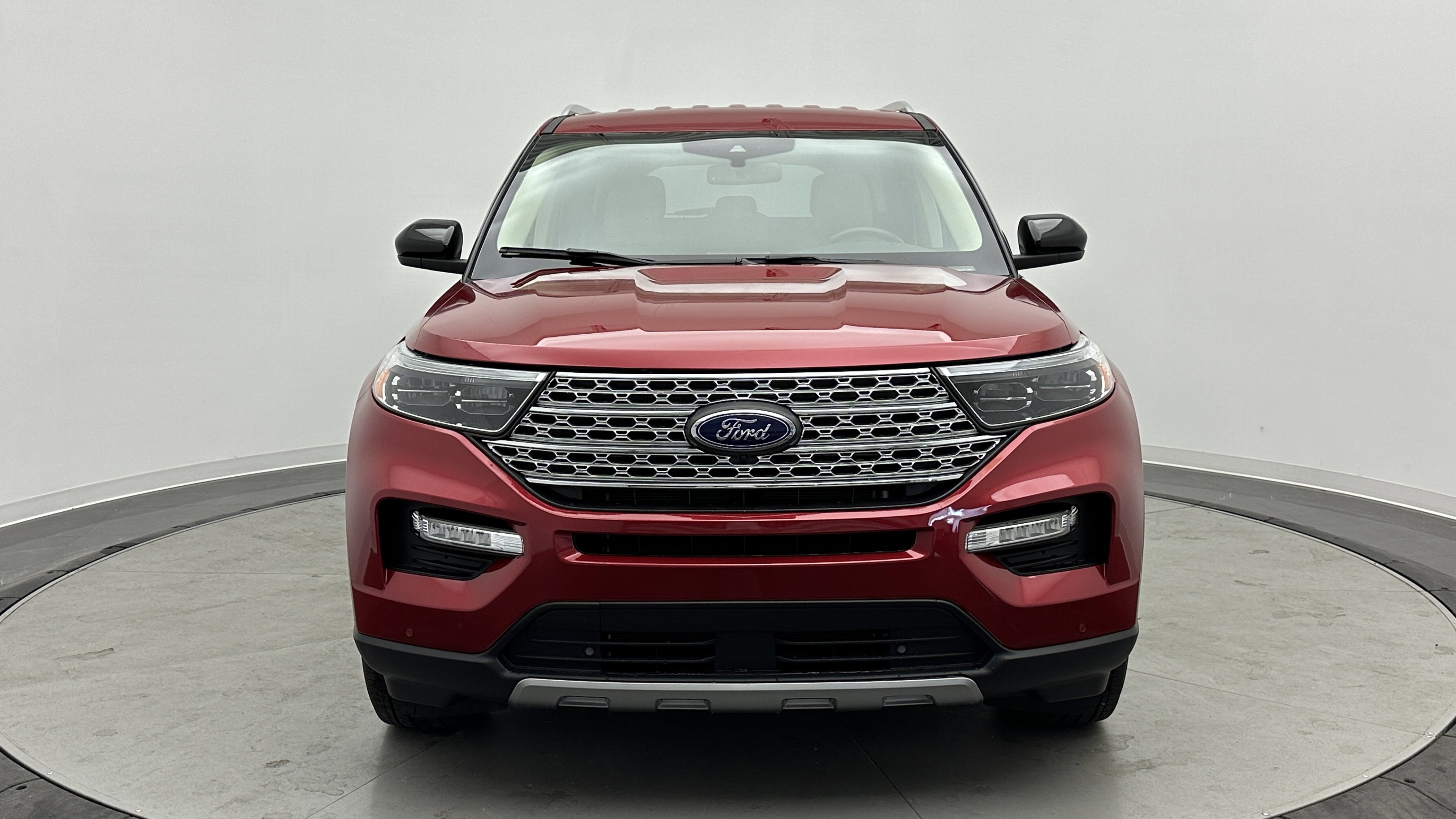 Used 2023 Ford Explorer Limited image 2