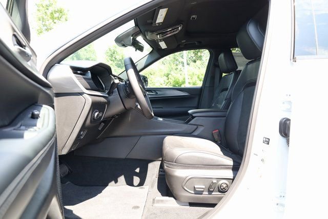 New 2025 Jeep Grand Cherokee Laredo image 11