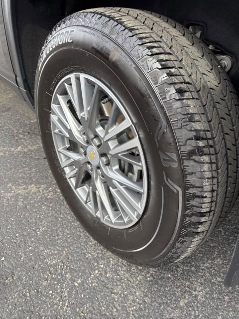 Used 2025 Chevrolet Traverse LT w/ Driver Confidence Package image 5