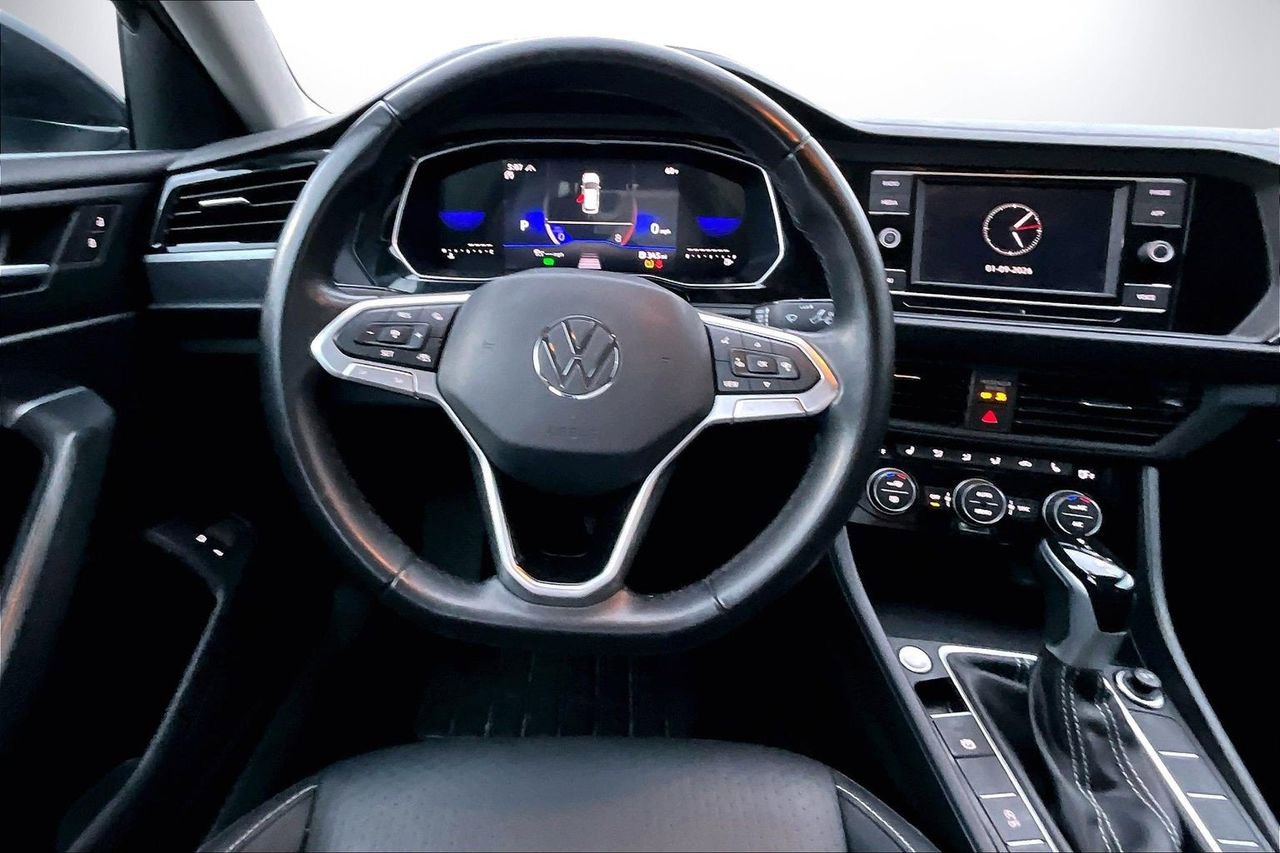 Used 2024 Volkswagen Jetta SE image 11