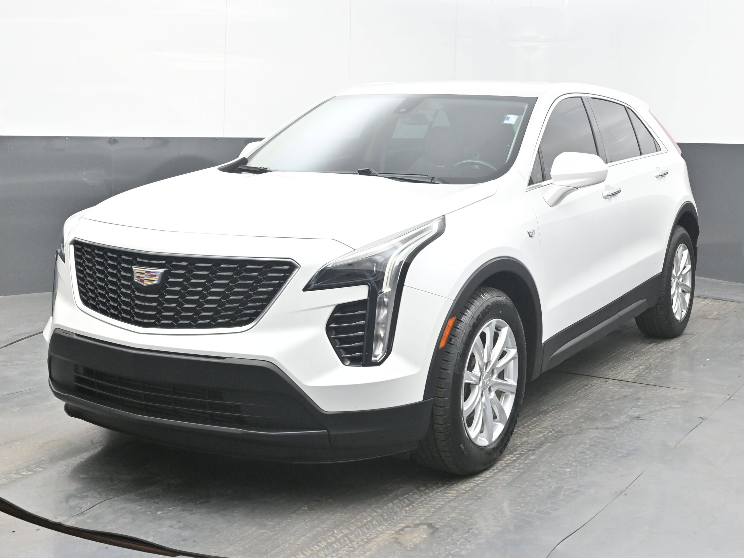 Used 2019 Cadillac XT4 Luxury FWD image 3