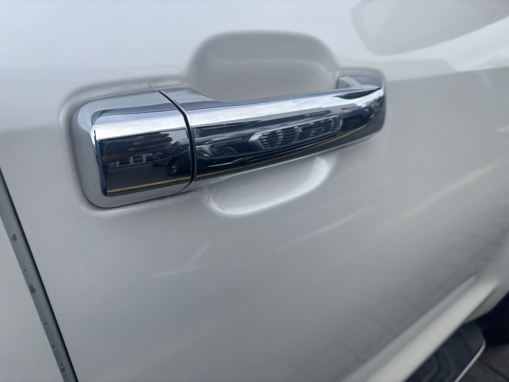 Used 2017 Toyota Sequoia Platinum image 5