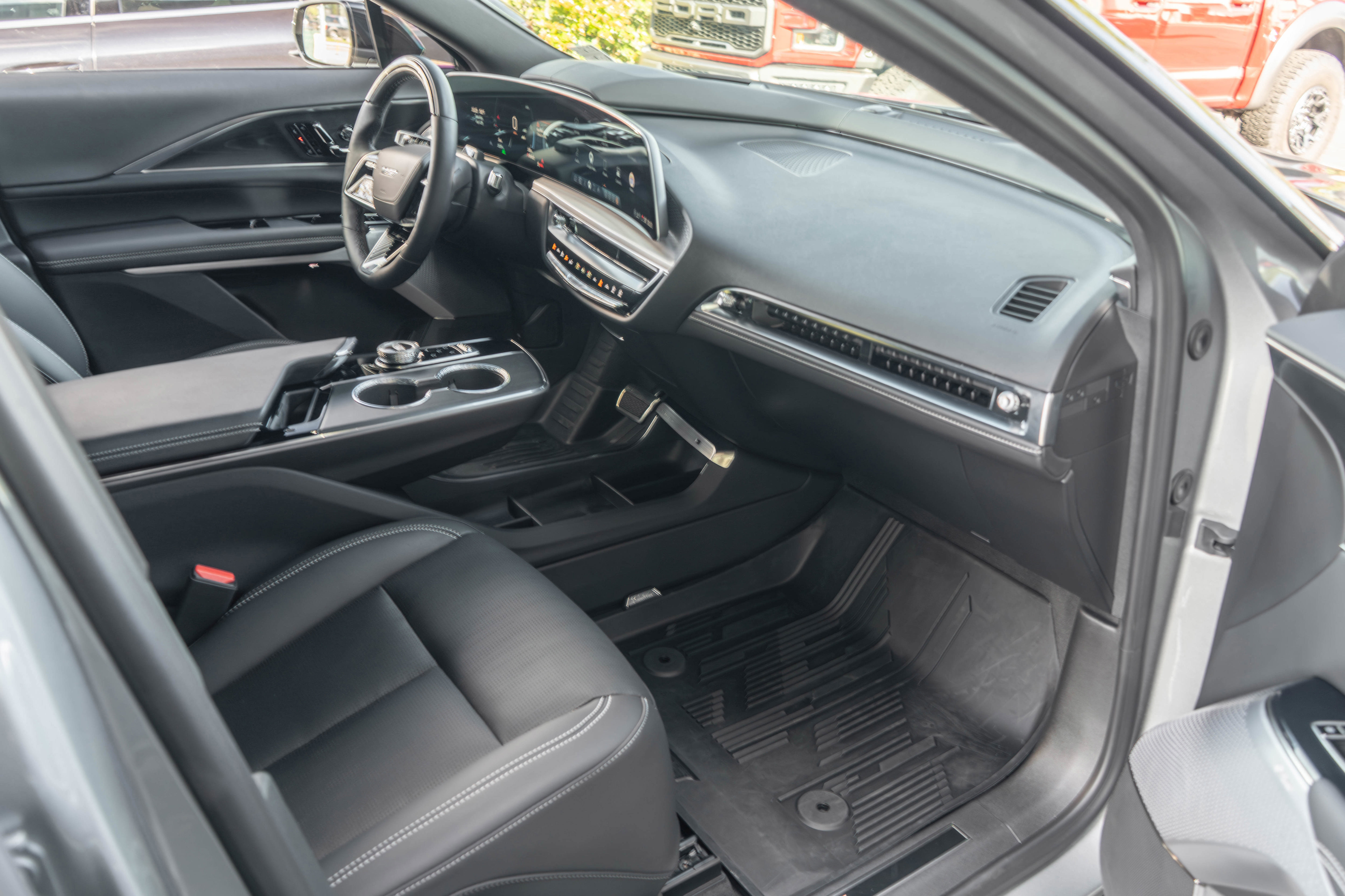Used 2026 Cadillac Lyriq V AWD/4WD image 31