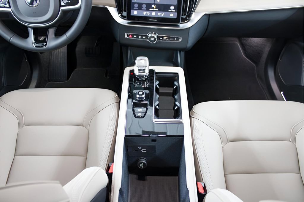 New 2026 Volvo XC90 B6 Core image 17