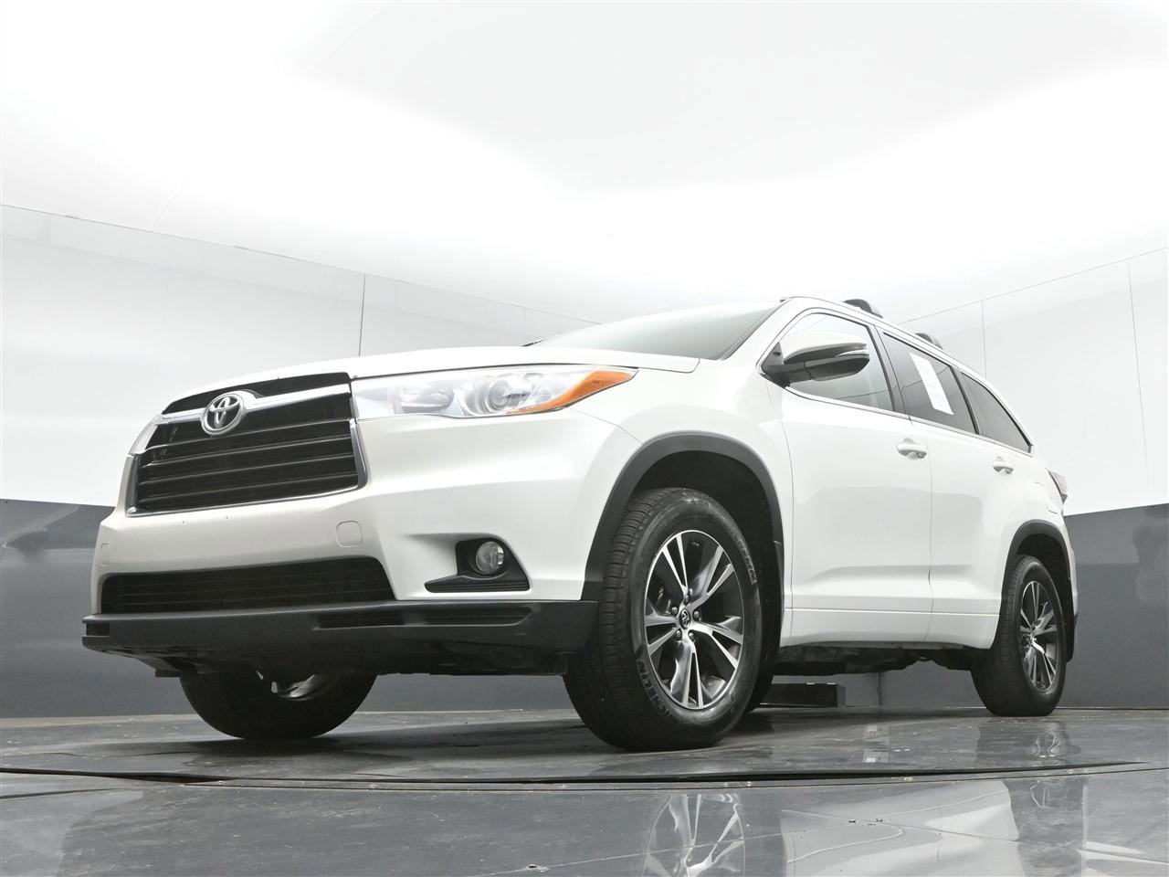 Used 2016 Toyota Highlander XLE AWD/4WD image 29