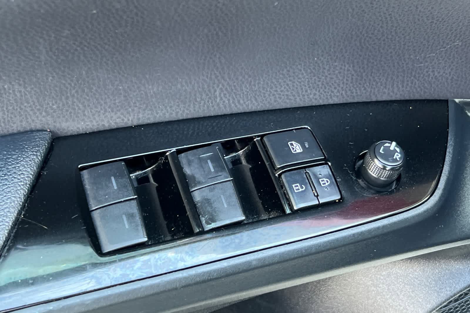 Certified 2019 Toyota Prius LE w/ Carpet Mat Package FWD image 13