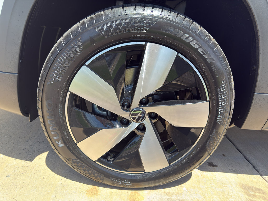 New 2025 Volkswagen Taos S image 18