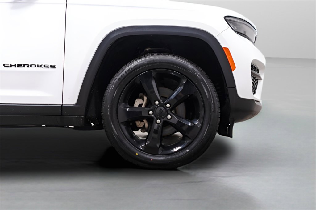 Used 2023 Jeep Grand Cherokee Altitude image 7