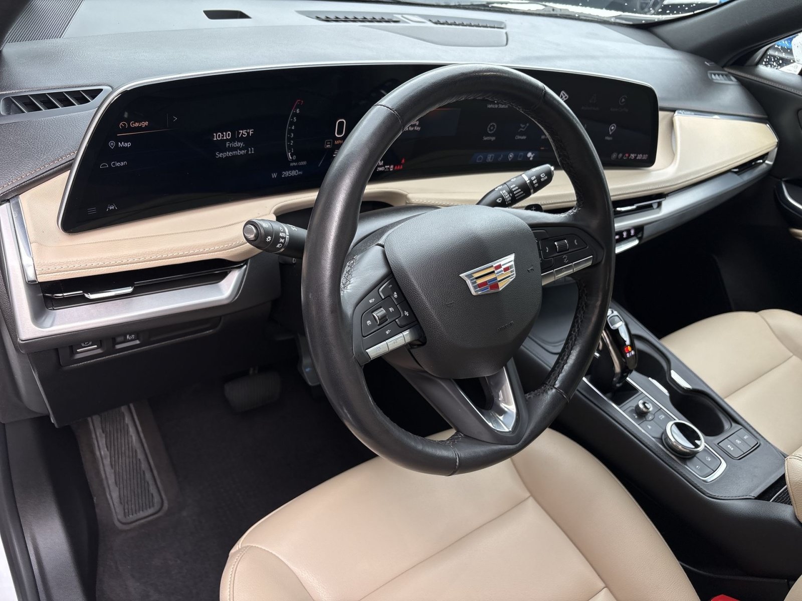 Used 2024 Cadillac XT4 Luxury w/ Cold Weather Package AWD/4WD image 16