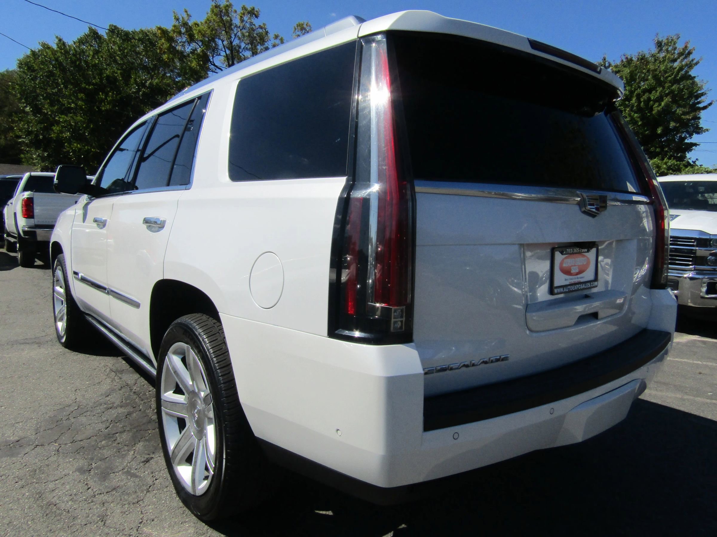 Used 2017 Cadillac Escalade Premium Luxury image 5
