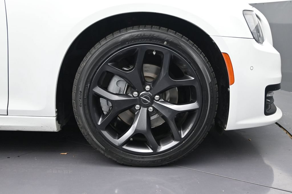 Used 2023 Chrysler 300 S w/ Comfort Group RWD image 9