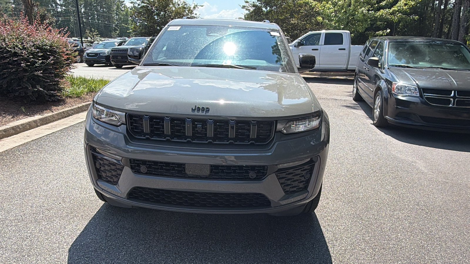 New 2027 Jeep Grand Cherokee Limited AWD/4WD image 3