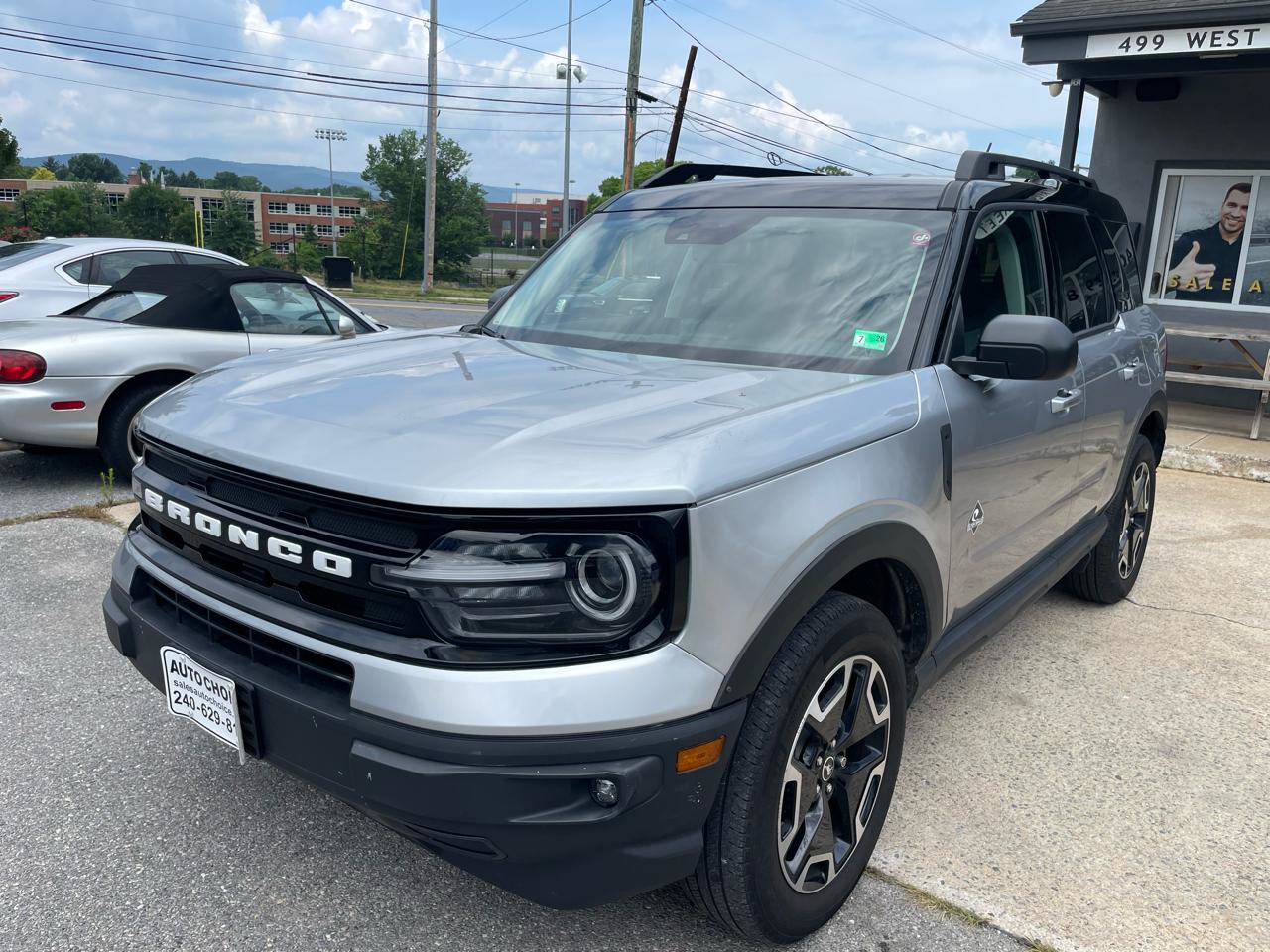 Used 2022 Ford Bronco Sport Outer Banks w/ Tech Package AWD/4WD image 2
