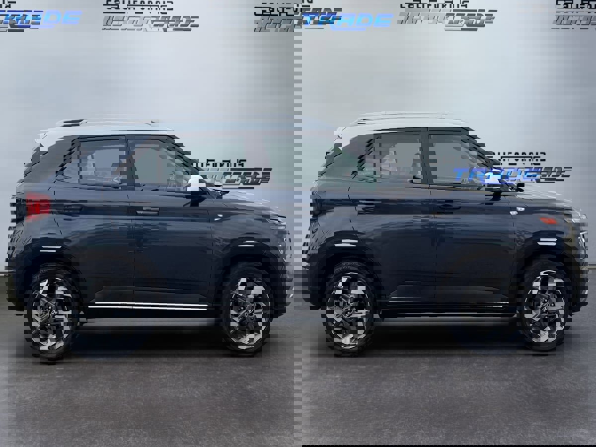 Used 2022 Hyundai Venue Limited image 4
