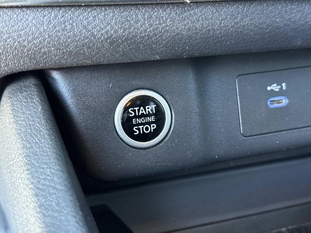 Used 2022 Nissan Rogue S image 31